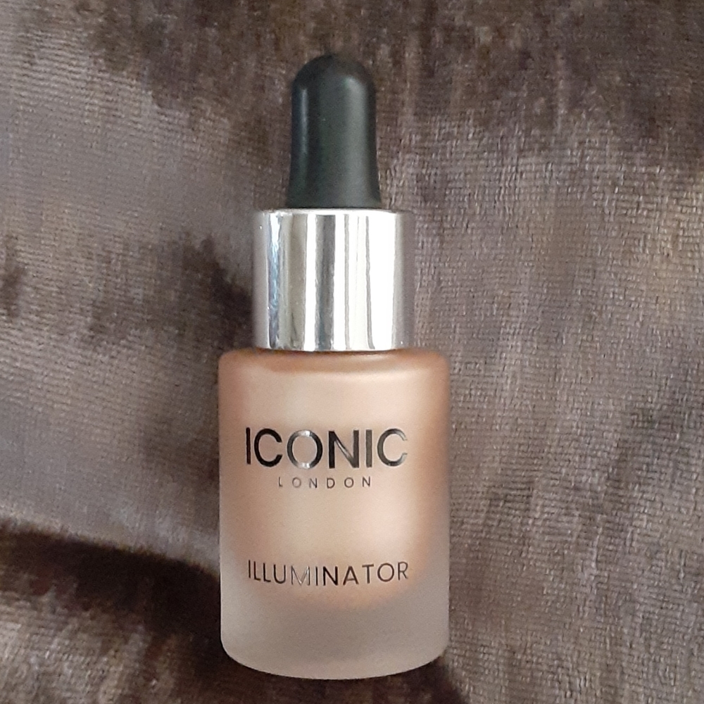 ICONIC LONDON -Illuminator